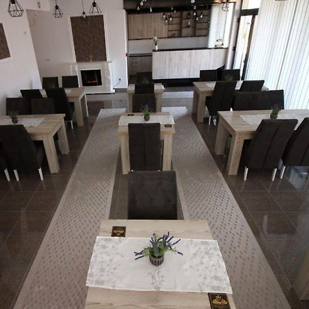 Aparthotel "Queen Zina" Vlasic Exteriör bild