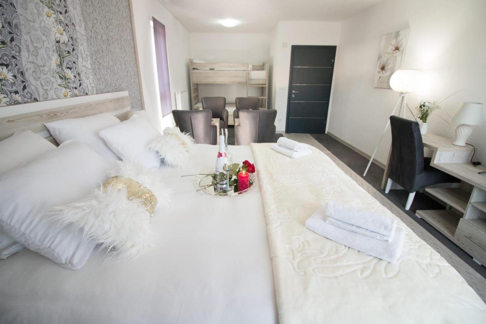 Aparthotel "Queen Zina" Vlasic Exteriör bild