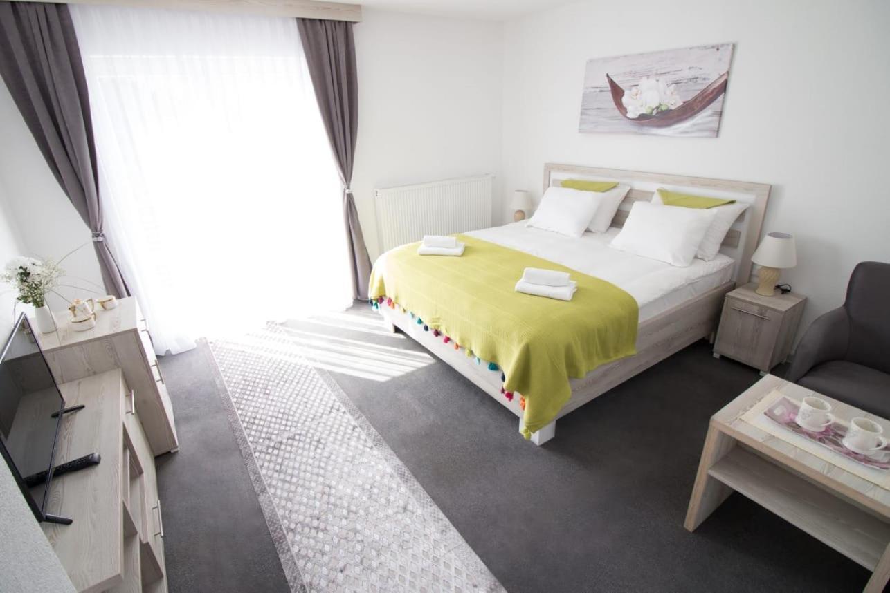 Aparthotel "Queen Zina" Vlasic Exteriör bild